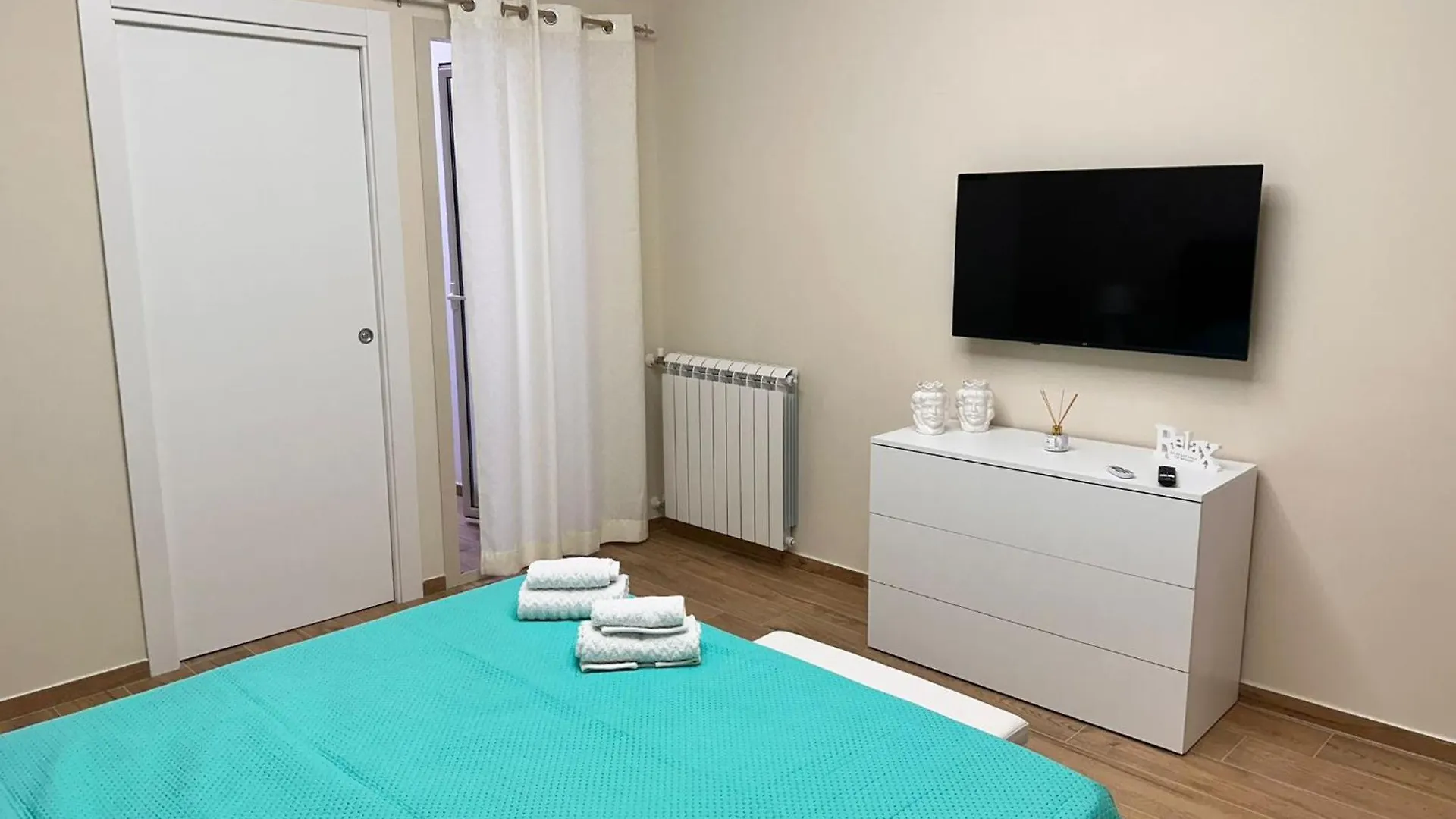 Miryal Holidays Apartment Palermo